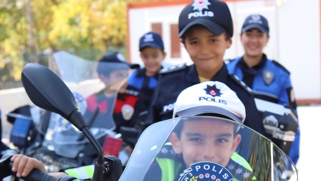 POLİS OLMAK HAYALİ